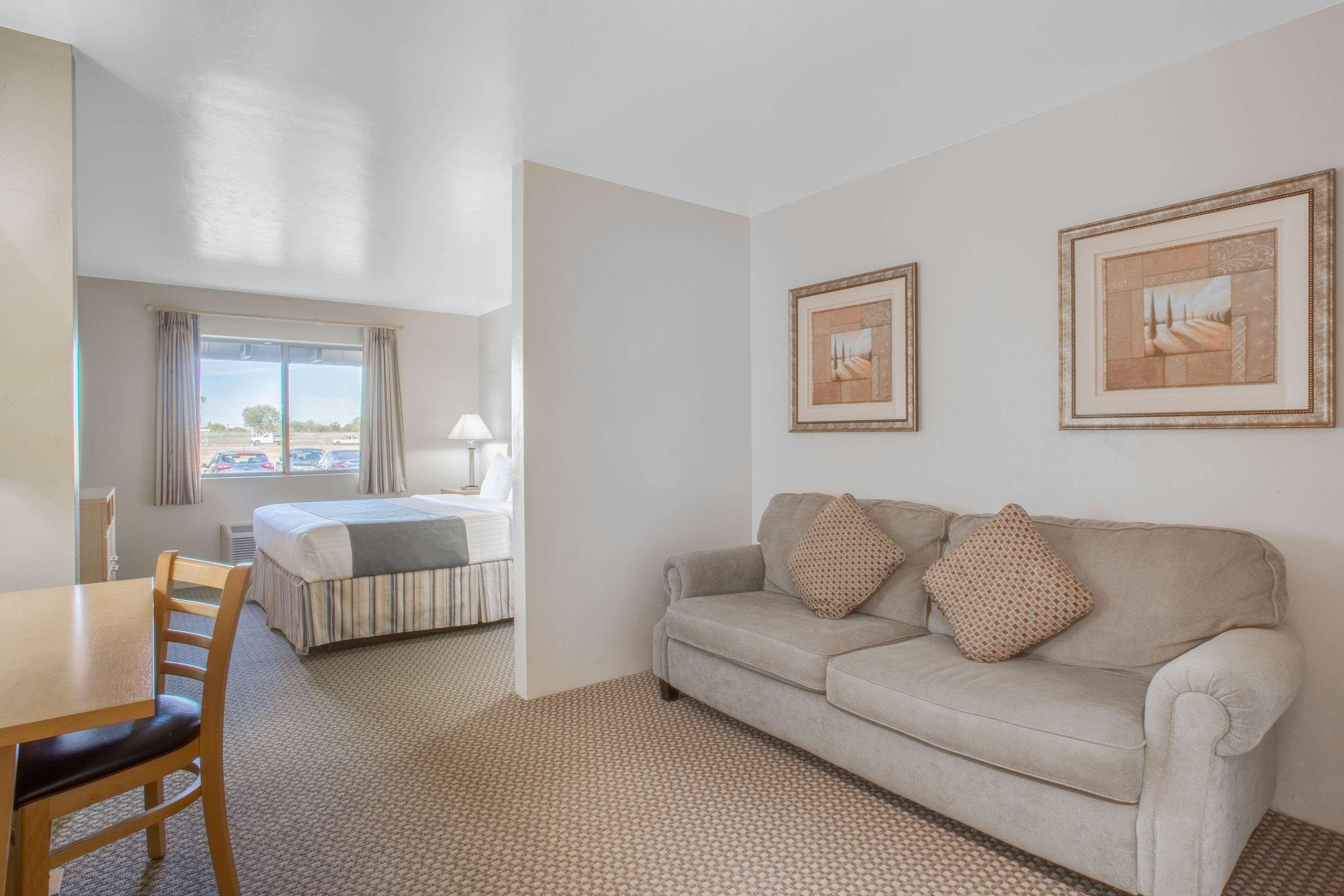 Days Inn By Wyndham Chino Valley מראה חיצוני תמונה